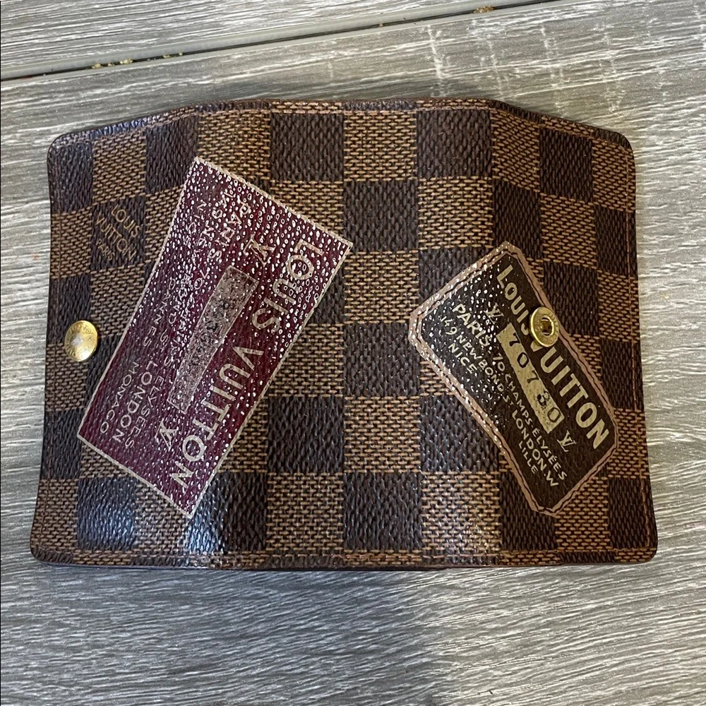 Louis Vuitton Brown Checkered Wallet with Burgundy Interior - Picture 3 of 4